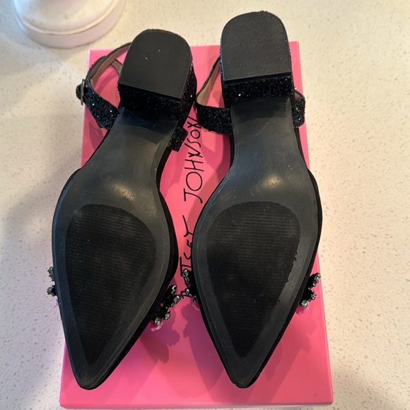 Betsy Johnson darling black suede with beaded flowers and low glitter heel - Picture 3 of 4